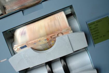 finanzgrundlagen.de - Finanziell sicher in die Zukunft: Die ultimative Anleitung zur langfristigen finanziellen Sicherheit