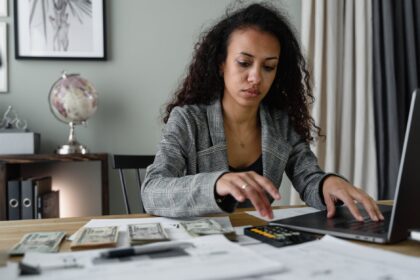 finanzgrundlagen.de - Top 10 Geheime Tipps und Tricks für erfolgreiche Gehaltsverhandlungen, die Ihnen mehr Geld einbringen werden!
